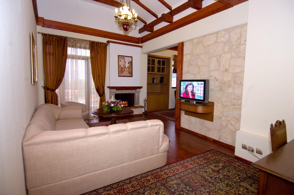 Hotel Aiges Melathron Бер Екстериор снимка